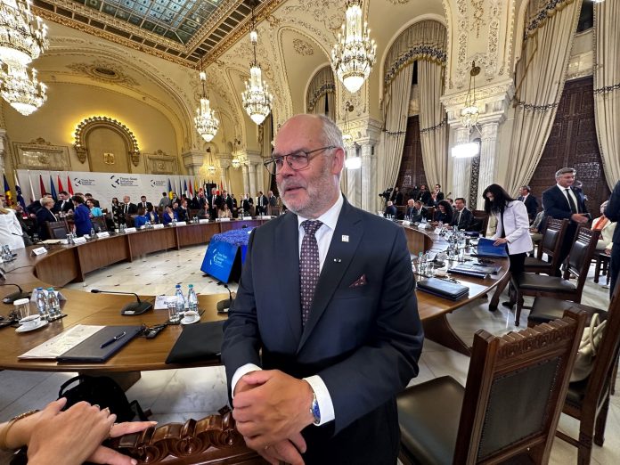 Image depicting Estonian President Alar Karis addressing the Riigikogu, emphasizing the importance of democratic governance and parliamentary control in Estonia.