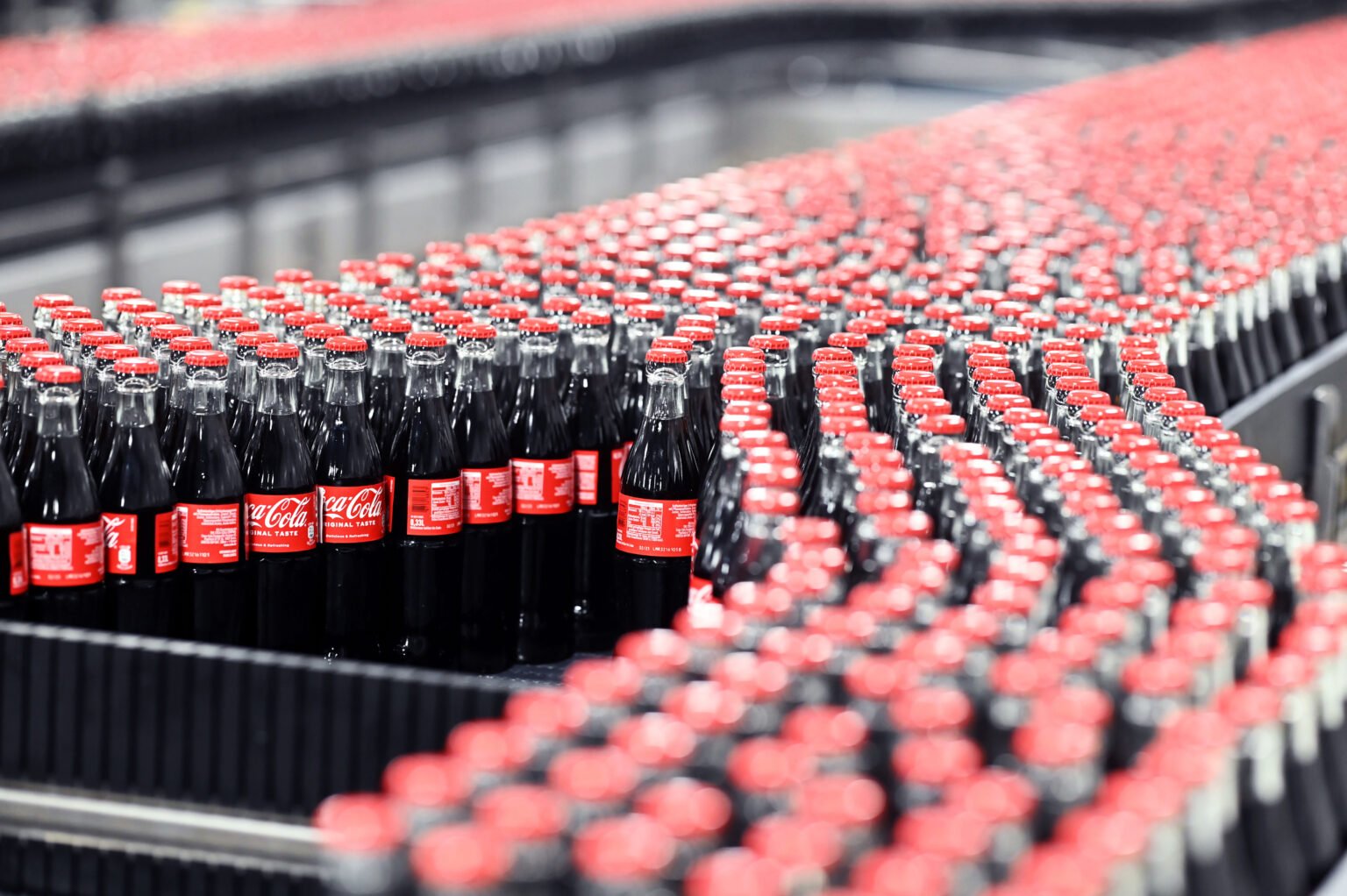 Coca-Cola workers in Germany secure pay rise after strikes | Baltic News