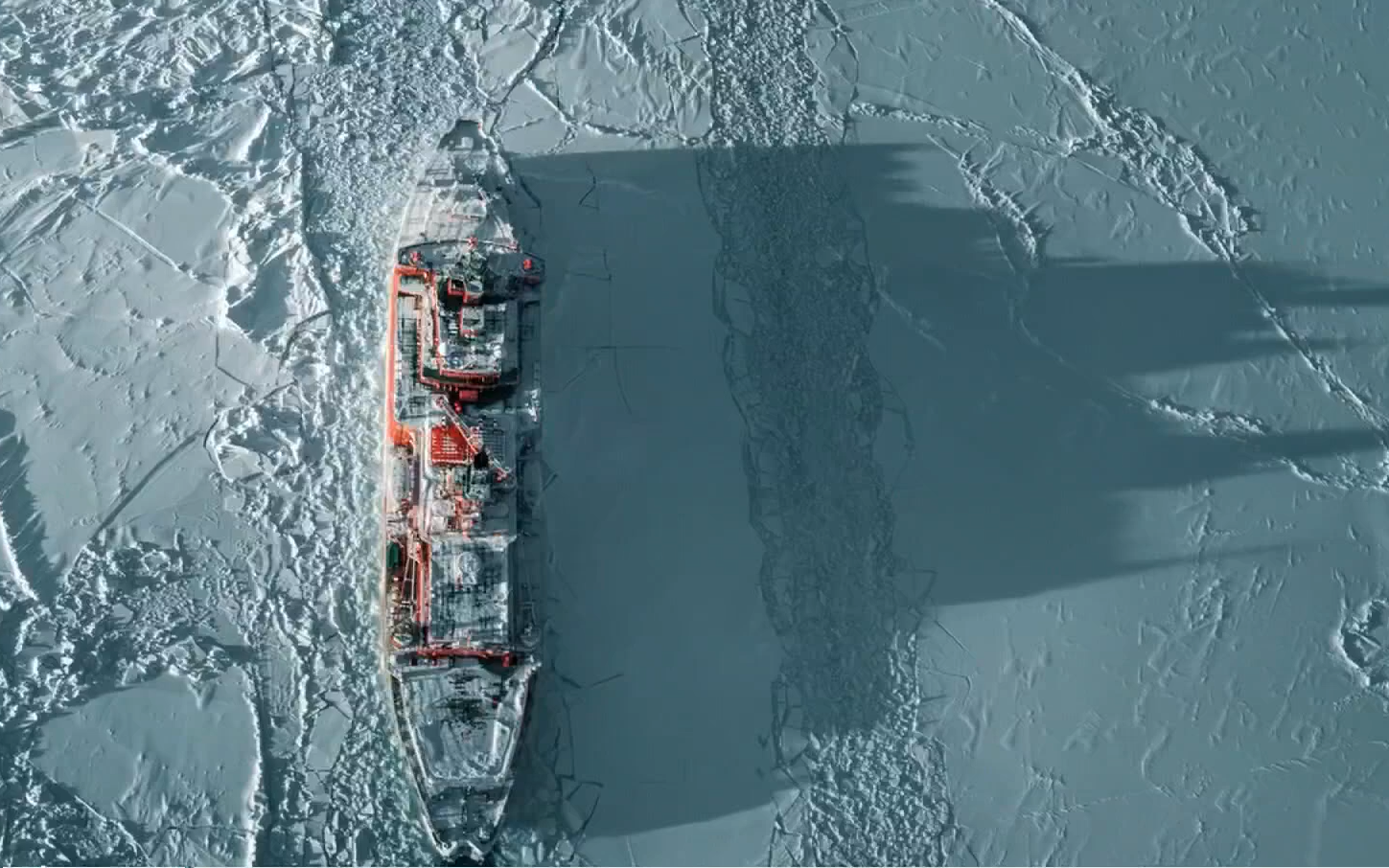 Russian icebreakers operating in Baltic Sea near Estonia
