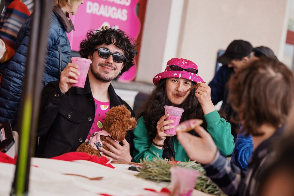 3.3 tons of kefir: Vilnius goes all-in on massive Pink Soup Festival