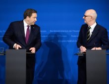 19 January 2026, Berlin: Lars Klingbeil (L), German Minister of Finance, and Roland Lescure, French Minister of Finance and Economy, speak at a press conference at the Federal Ministry of Finance on the occasion of the Franco-German retreat. Photo: Bernd von Jutrczenka/dpa