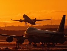 Aircraft at the airport Photo: Boris Roessler/dpa