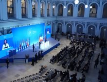26 January 2026, Hamburg: Dan Jorgensen, Commissioner for Energy and Housing of the European Union, Katherina Reiche, German Minister for Economic Affairs and Energy, and Ed Miliband, Minister for Energy Security and NetZero of the United Kingdom, give a press conference at the summit of the North Sea states in Hamburg. The meeting of heads of government and energy ministers will focus on the expansion of offshore wind farms and other projects in the energy sector. Photo: Marcus Brandt/dpa