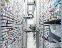 A view inside a pharmacy's automated medication storage facility. Pharmaceutical industry warns of helium shortages due to war in Iran. Photo: Jan Woitas/dpa-Zentralbild/dpa