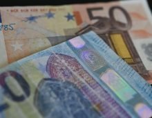 Biotech firms in Germany raised notably less money last year than in 2024, according to a report released by the consultancy firm EY and the BIO Deutschland industry association. Photo: Arne Dedert/dpa
