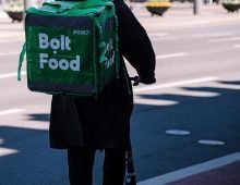 A Bolt food courier in Tallinn. Source: Ken Mürk/ERR