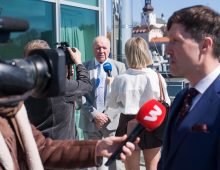 EKRE leader Martin Helme (right) and party co-founder and 2026 presidential elections candidate Mart Helme (background). Source: Siim Lõvi / ERR