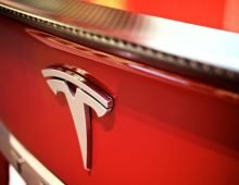 Tesla badge on one of its vehicles. Source: cchana/(CC BY-SA 2.0)/Wikimedia Commons