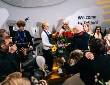 Niina Petrõkina and Mihhail Selevko received a warm welcome after arriving back in Tallinn from the European Championships in Sheffield. Source: Ken Mürk/ERR