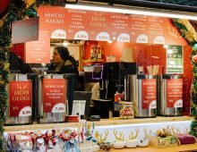 Glögi on sale at Tallinn's Christmas Market. Source: Priit Mürk/ERR