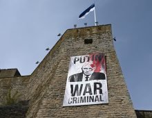 May 9 saw the unfurling of the Putin as war criminal banner again, while a propaganda concert featuring a screen pointed across the river is taking place in Ivangorod. (Photo: Sergei Stepanov/ERR)