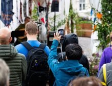 A person uses a smartphone to record a concert. Source: Anna Urakhchina